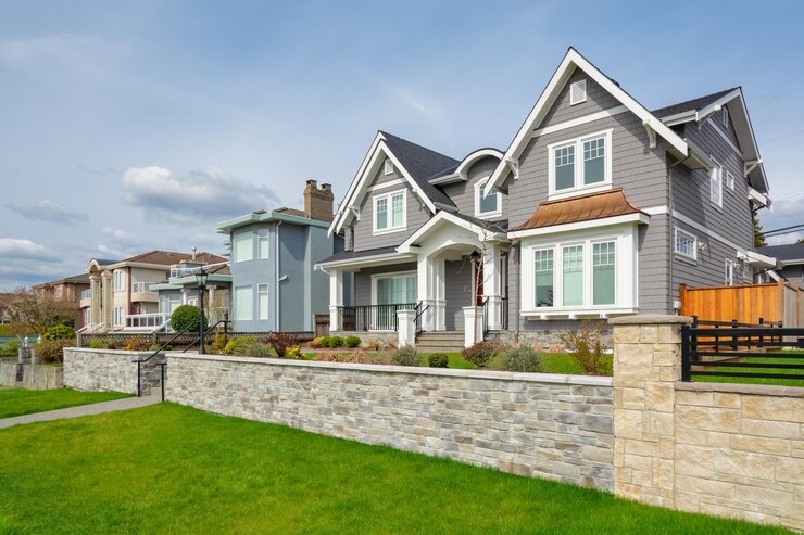 İzmit’te konut almanın bölgesel avantajları yatırımcılar ve aileler için caziptir. Ekonomik ve sosyal açıdan gelişmiş yapıya sahiptir.